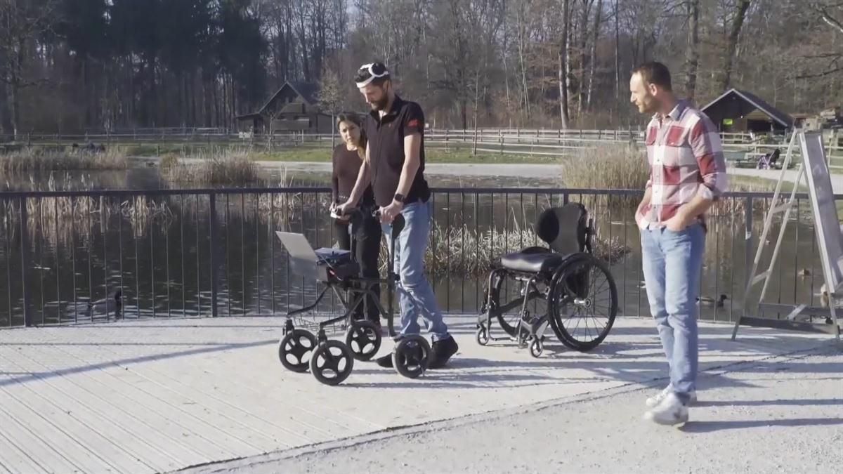 Un holandés vuelve a andar gracias a un puente digital con inteligencia artificial.