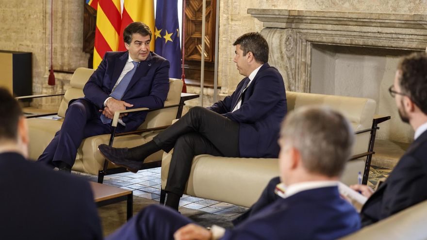 Un vicepresidente de la Comisión Europea visita sin Mazón la 'zona cero' de la DANA