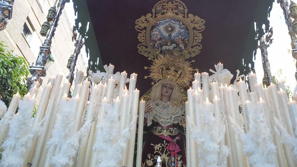 La procesión de la Hermandad de la Cena, en imágenes