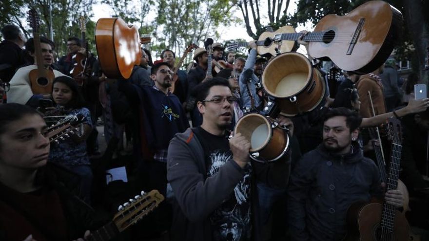 La protesta de este 21 de enero, la primera del año después de las masivas manifestaciones de noviembre y diciembre contra las medidas sociales y económicas del Gobierno de Iván Duque, fue convocada en esta ocasión por el Comité Nacional de Paro bajo el lema "defensa de la vida".