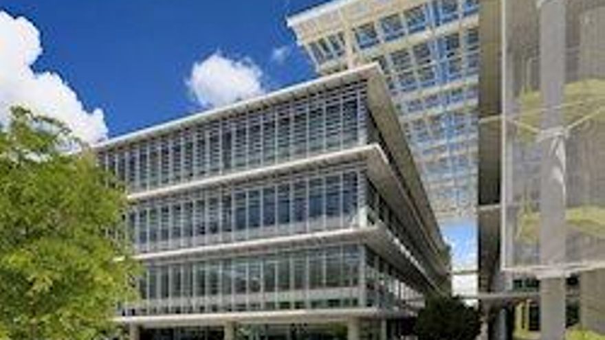 Archivo - Imagen de la sede de Abengoa en Palmas Altas en Sevilla.