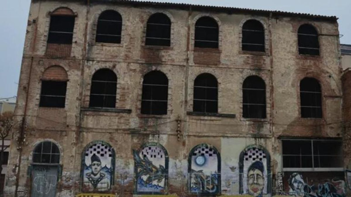 Construido en 1849, este edificio alojó pesadas máquinas de vapor e hizo de esta ciudad uno de los principales focos de la lana