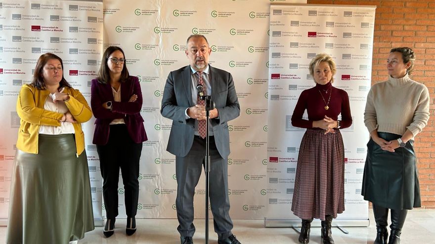 La Universidad de Castilla-La Mancha contará con una cátedra dirigida a "humanizar" la atención oncológica