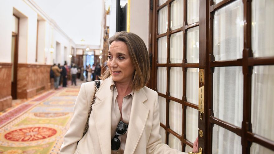 La secretaria general del Partido Popular, Cuca Gamarra, a su llegada a una sesión plenaria en el Congreso de los Diputados, a 6 de febrero de 2024, en Madrid (España). El Pleno del Congreso de los Diputados celebra hoy el primer pleno ordinario del nuevo
