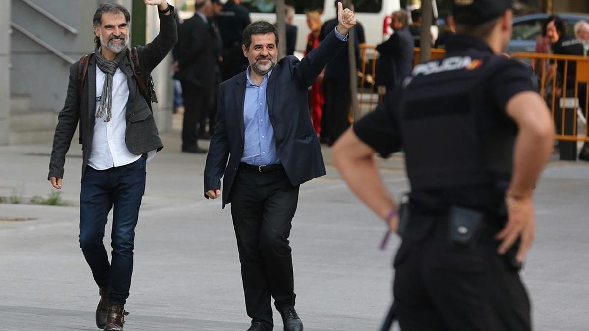Los 'Jordis' cumplen un año de prisión a la espera de sentarse en el banquillo por rebelión