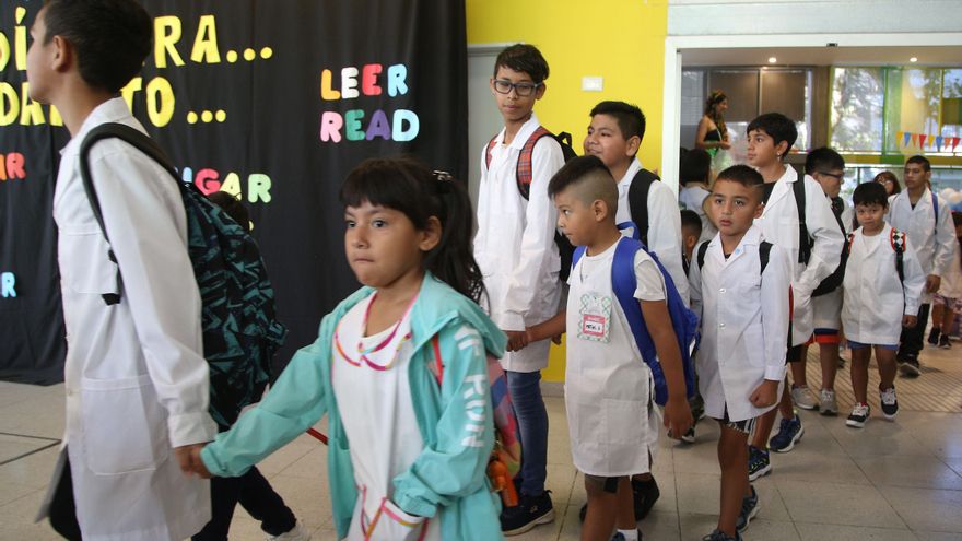 Anuncian un incremento de la ayuda escolar de 311%: pasa de $17.000 a $70.000