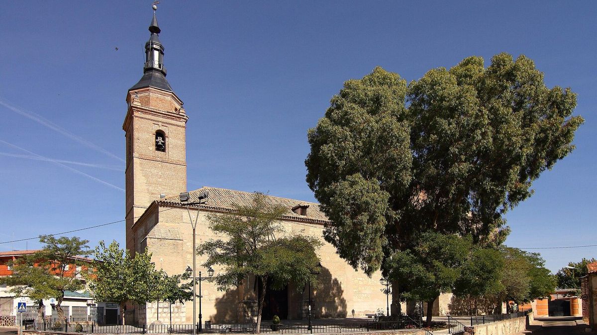 El incendio de una nave industrial obliga a desalojar varias viviendas en un pueblo de Toledo