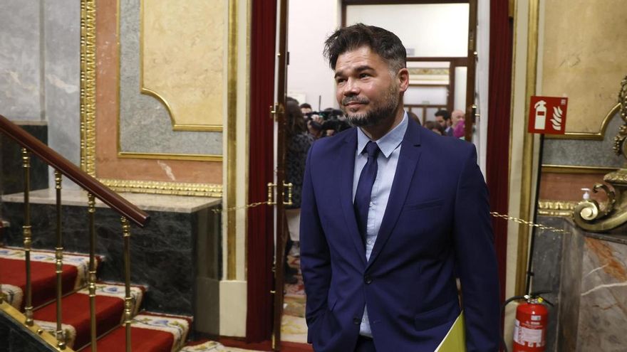 El portavoz de ERC, Gabriel Rufián, a su llegada al pleno del Congreso este miércoles.