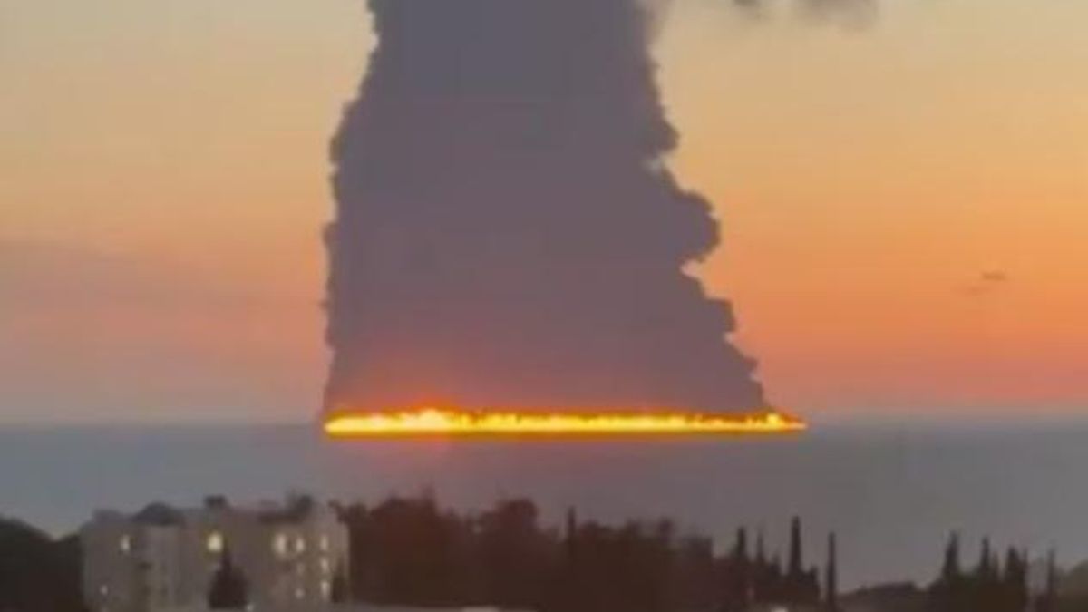 Un ataque con drones incendia un petrolero frente a la ciudad turística rusa de Sochi