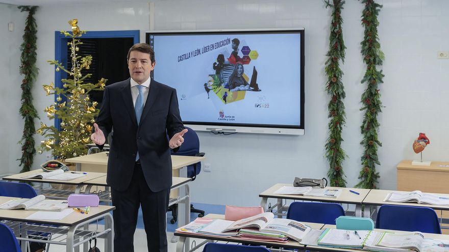 Mañueco anuncia el mismo día del 'apagón' ayudas de hasta 400 euros para que los pueblos no pierdan la nueva señal de TV