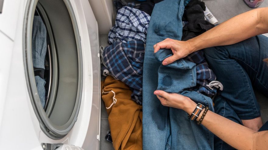 Un truco de tintorería para eliminar las manchas de aceite en cualquier tipo de tejido