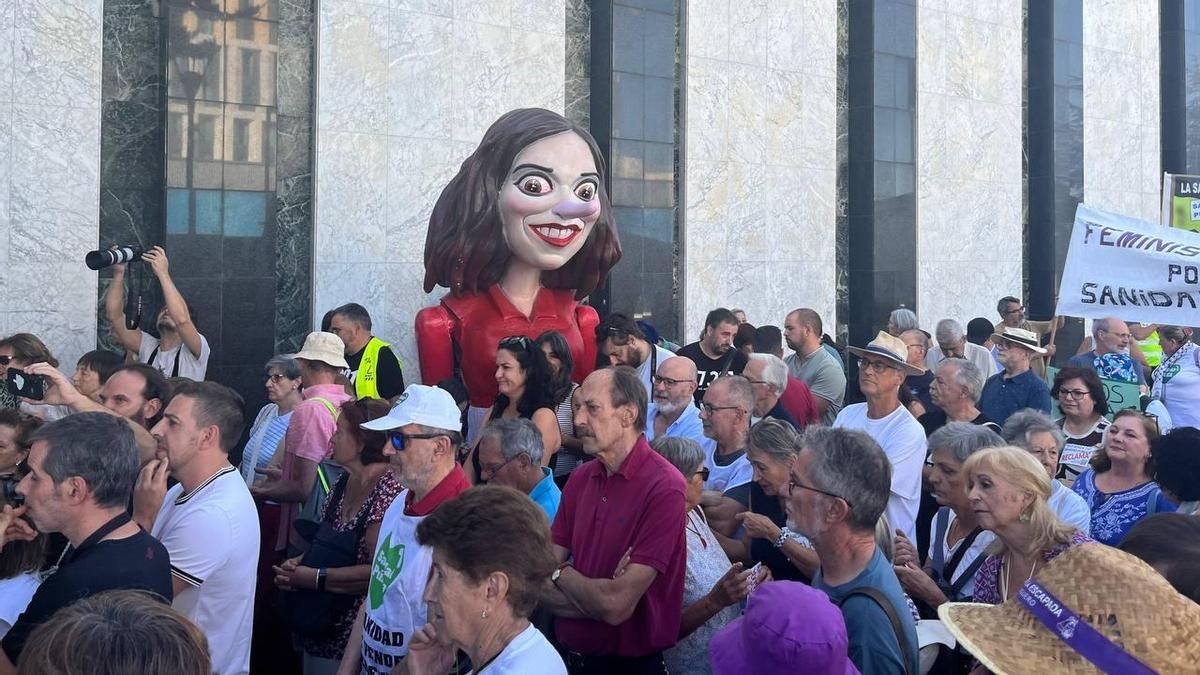 Protestas en el Hospital Ramón y Cajal por las listas de espera: “Llevo 18 meses esperando a una operación”