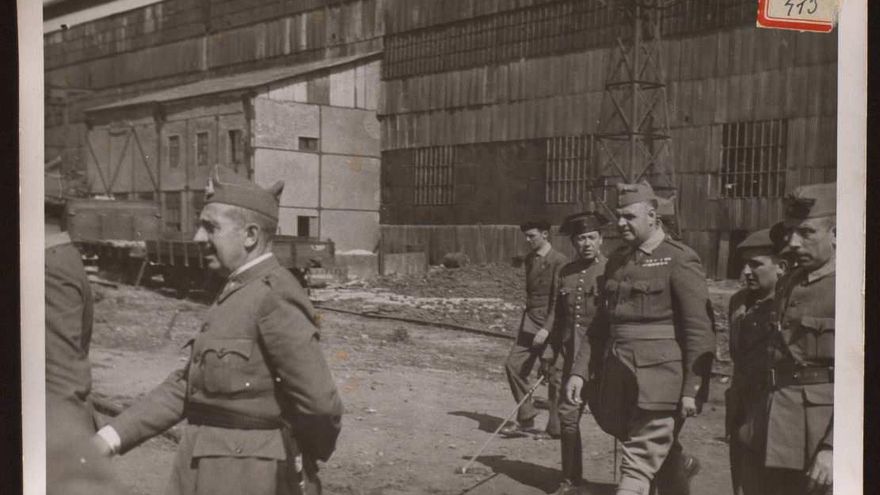"Franco Visita la Constructora Naval de Reinosa".