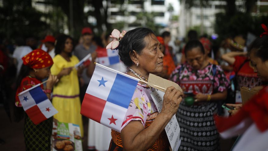 Feministas de Panamá marchan contra iniciativas del Gobierno y piden cese de la violencia
