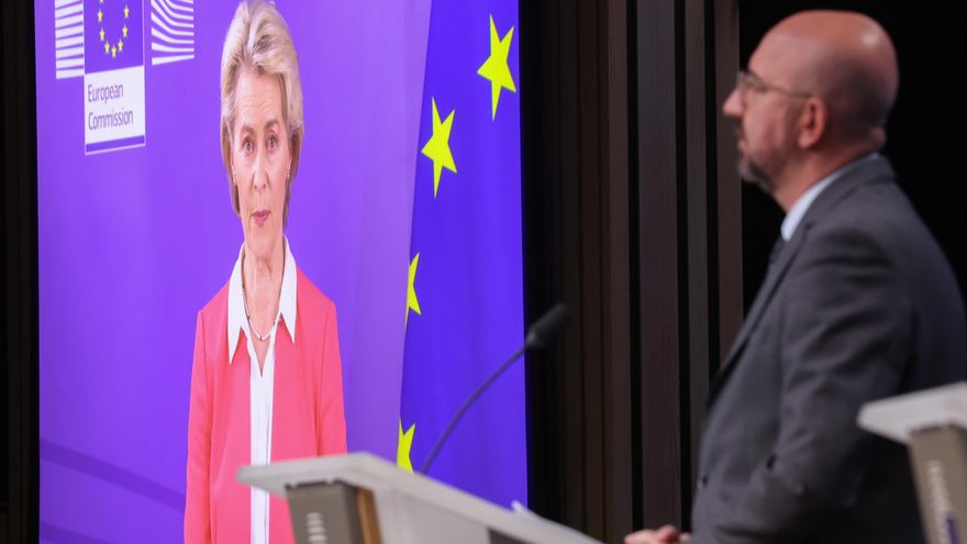 Charles Michel y Von der Leyen durante la rueda de prensa tras la videoconferencia de los 27.