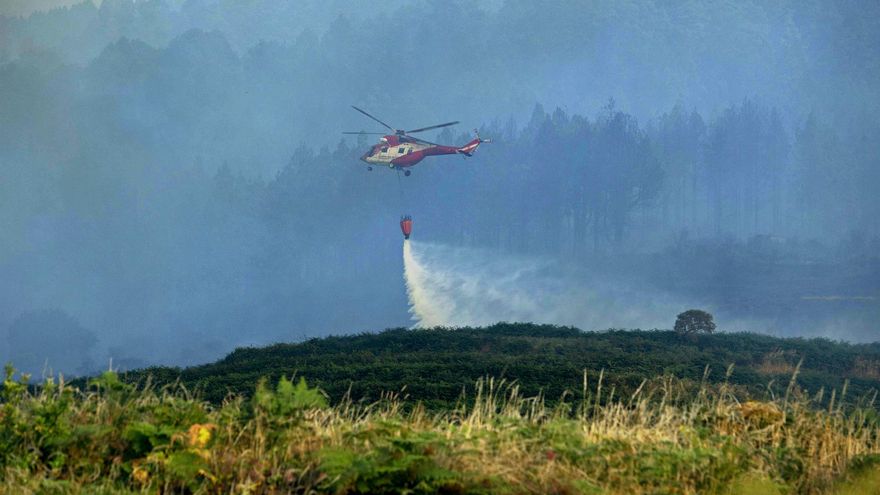 El incendio de Tenerife se recrudece durante la noche y afecta ya a cerca de 2.000 hectáreas