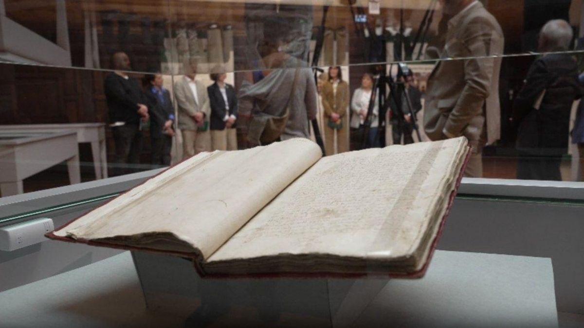 Dos exposiciones acercan el Fuero Nuevo de Bizkaia de 1526 al pueblo: "Es la base del autogobierno vasco y la democracia"