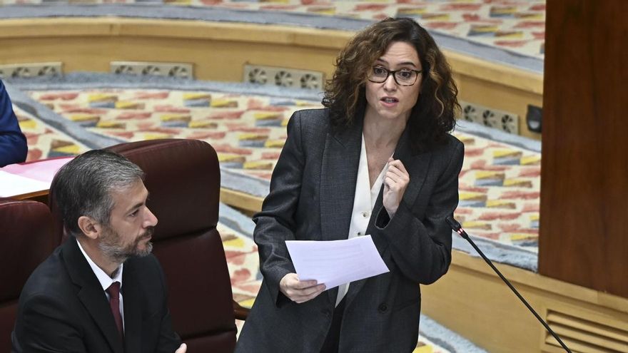La presidenta de la Comunidad de Madrid, Isabel Díaz Ayuso, interviene durante el pleno celebrado, este jueves, en la Asamblea de Madrid. EFE/Fernando Villar