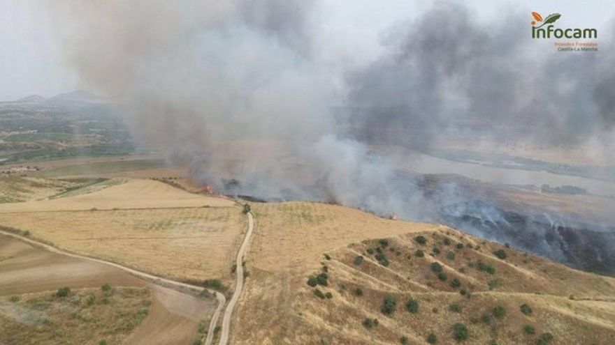 Un incendio en las Barrancas de Burujón ha obligado a la evacuación de 33 personas