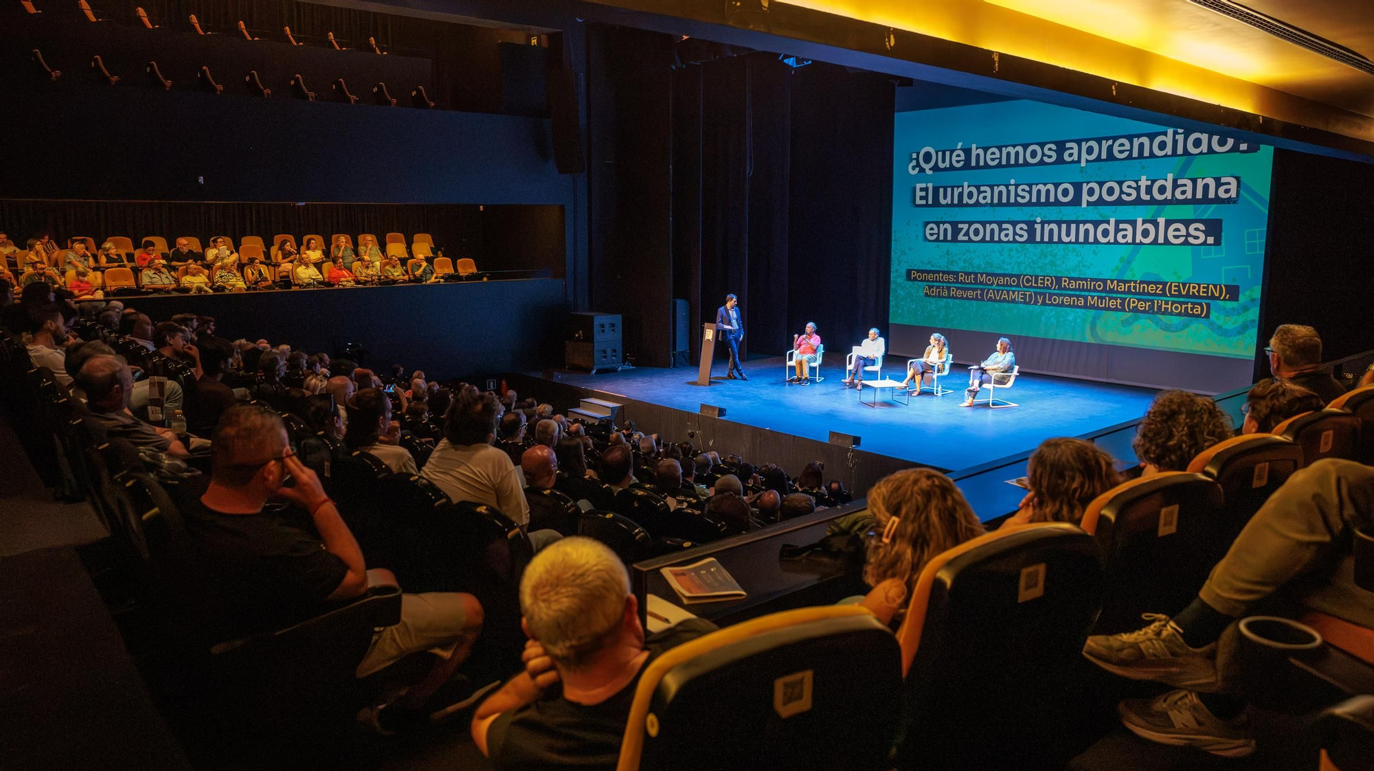 La jornada 'Inundaciones intensas y cambio climático en un contexto metropolitano. Los casos del Túria, el Poyo y el Carraixet', en imágenes