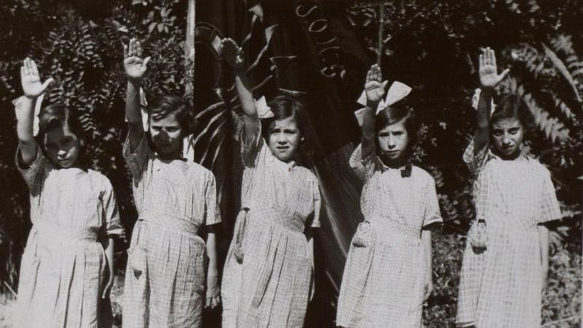 Una investigación revela el inesperado efecto de la ley educativa de Franco para formar futuras madres