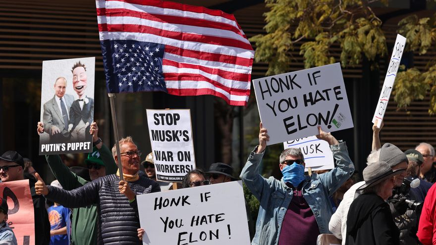 “Akelarre de queers”: cómo una campaña de bulos colocó a una agencia informática de EEUU en el punto de mira de Elon Musk