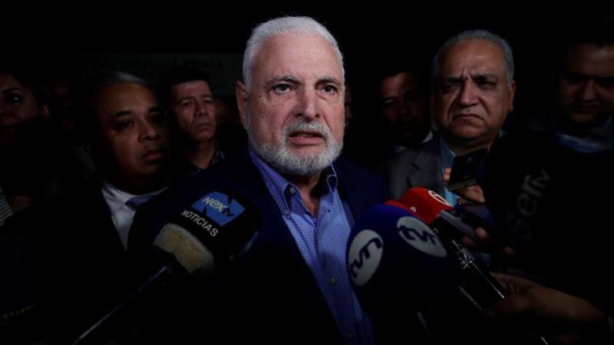 El expresidente de Panamá Ricardo Martinelli, reacciona ante la prensa a su salida del Sistema Penal Acusatorio (SPA), en donde el tribunal de juicio oral inició la audiencia de lectura de la sentencia de no culpable de los delitos de espionaje político y peculado.