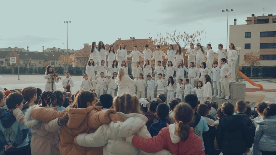 Un colegio que se convierte en familia: Villa Patro de Lardero ya tiene himno