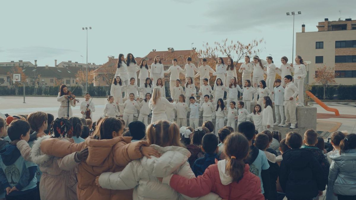 Un colegio que se convierte en familia: Villa Patro de Lardero ya tiene himno