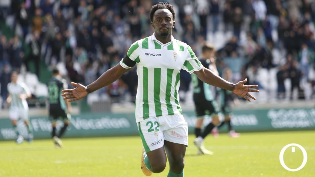 Yussi Diarra celebra un gol con el Córdoba CF