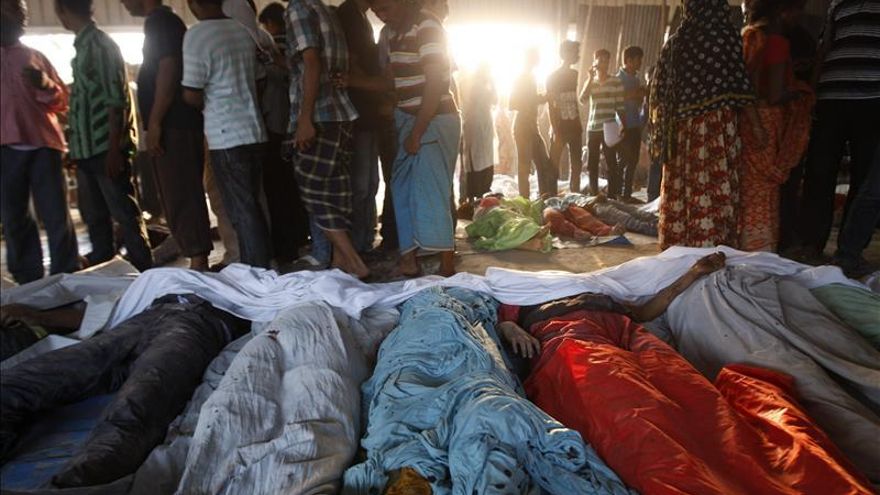 Ascienden a 170 los muertos tras el derrumbe de un edificio en Bangladesh