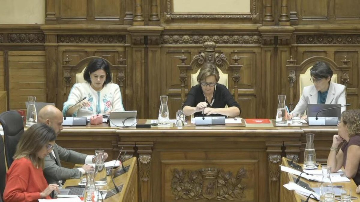 El Ayuntamiento de Gijón rechaza investigar la gestión en la empresa municipal Divertia que costó el cese de un concejal