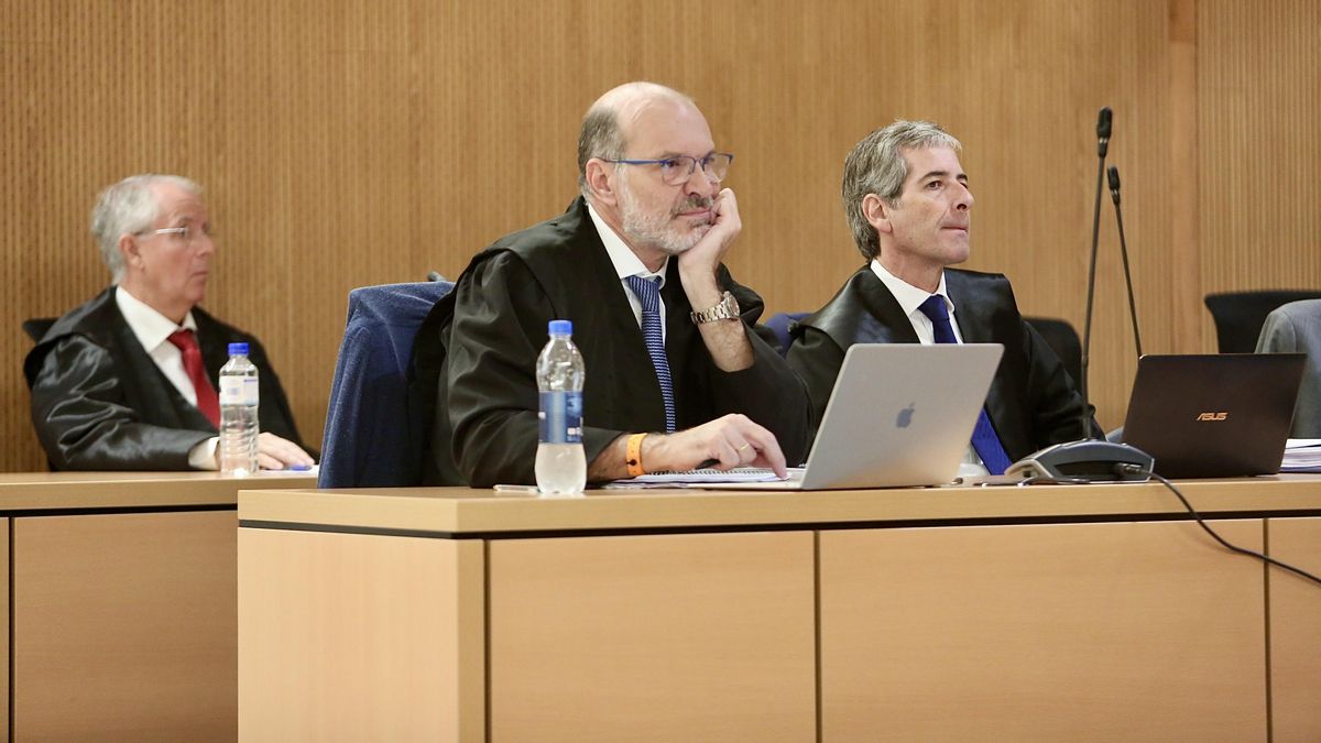 Los abogados José María Palomino, Nicolás González Cuéllar y Alberto Rodríguez Mourullo.