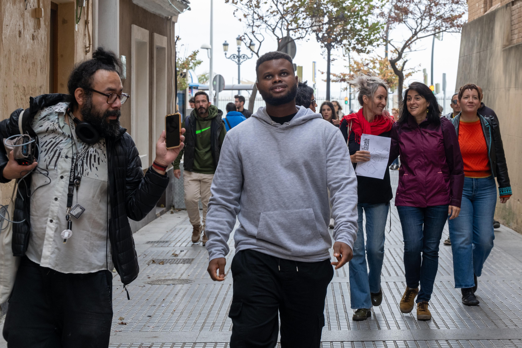 Participantes en la performance 'Latente' de Teatro Ojo en el FIT de Cádiz