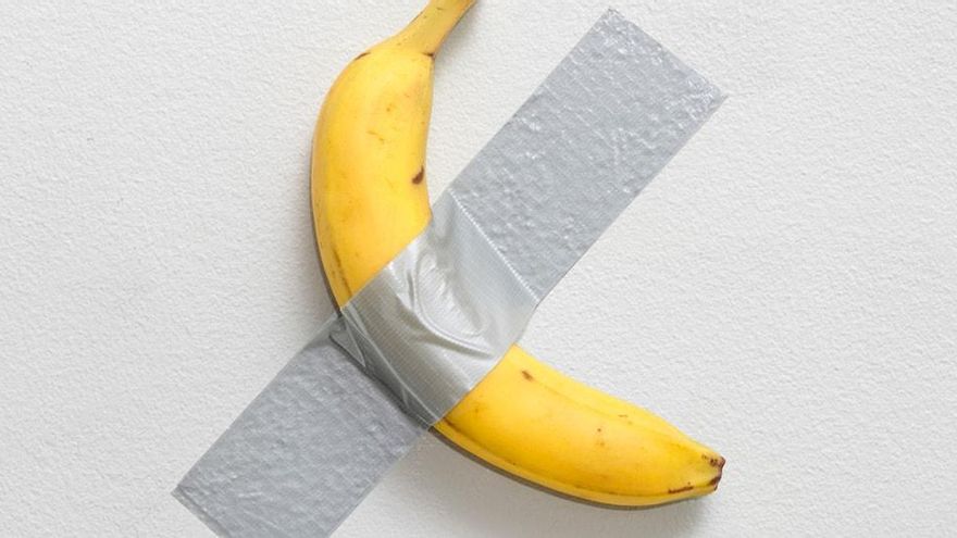 Subastan por 1 millón de dólares la banana pegada a la pared que dividió al mundo del arte