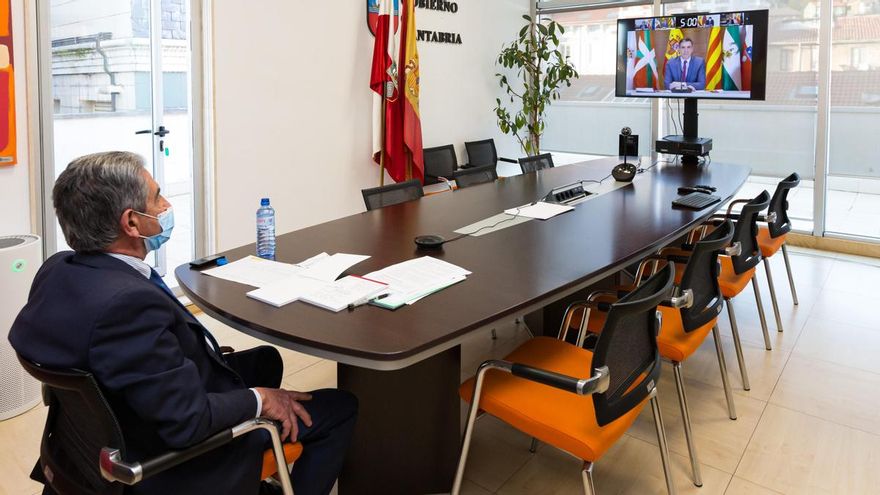 Revilla reivindica la tercera dosis contra la COVID y no apoya restricciones severas para Navidad