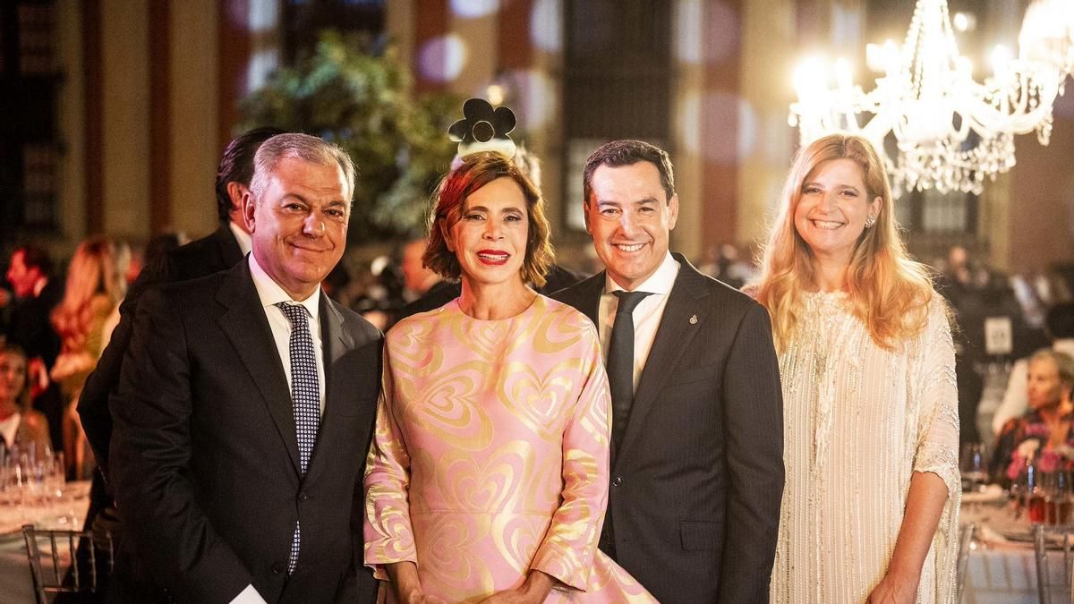 Denuncian a las administraciones ante el juez por la cena de gala al pie de la Giralda financiada por Junta y Ayuntamiento