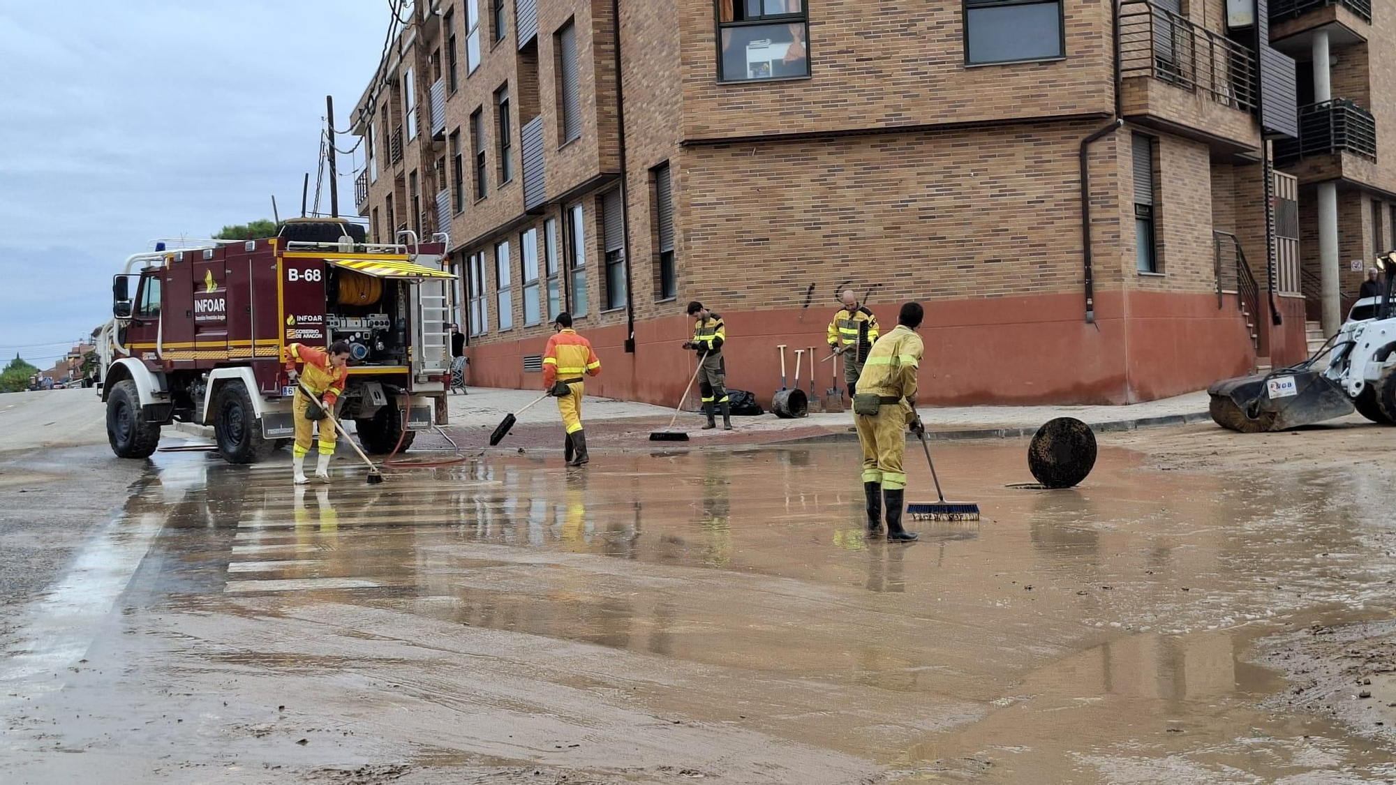 El dispositivo del Infoar, del Gobierno de Aragón, limpia las calles de María.