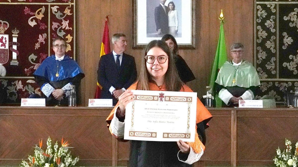 Premian a la joven leonesa  Sofía Blanco Moreno por una tesis que busca con IA planes turísticos en redes sociales.