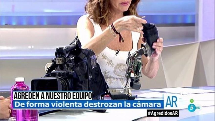 La cámara destrozada tras la agresión de los okupas