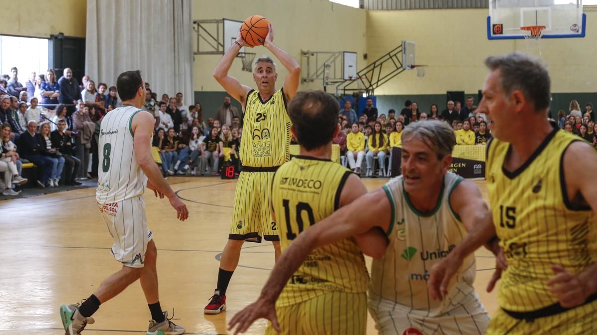 Fiesta del baloncesto y nostalgia en el 60 aniversario del colegio Virgen del Carmen