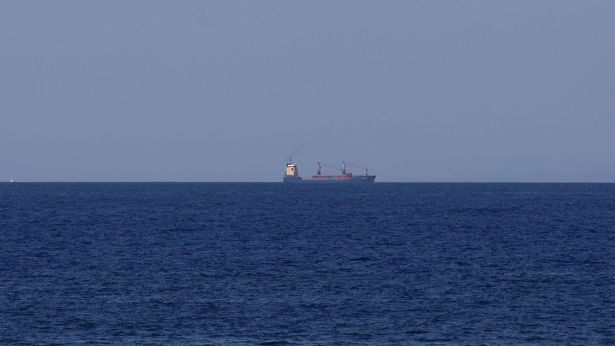 Imagen del 'Borkum' a su llegada a aguas del puerto de Cartagena, cerca de Cabo Tiñoso