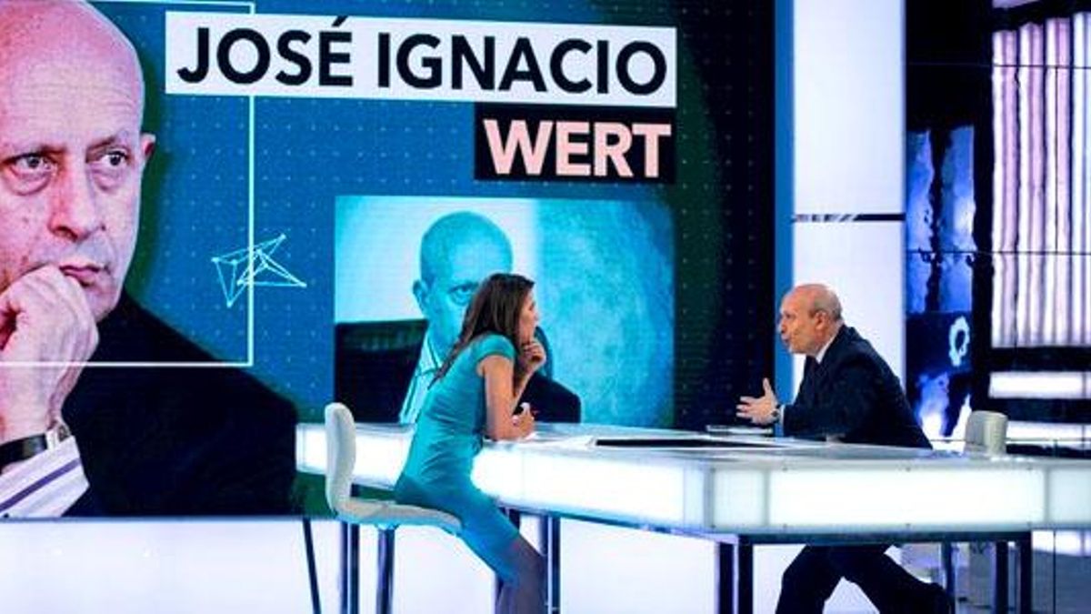 Ana Pastor, a Wert: "No liemos a la gente, y contésteme por favor a lo que le digo"