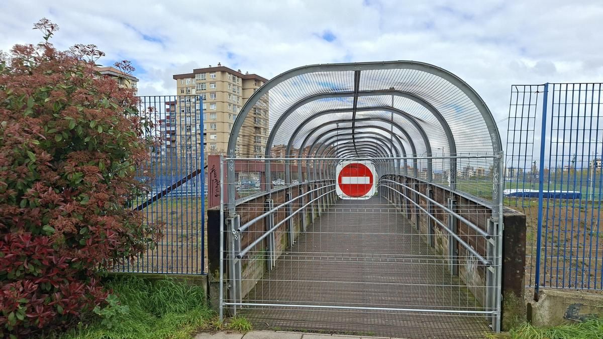 Vitoria mantendrá una pasarela peatonal en los Astrónomos cerrada hasta tener una nueva "con garantías" en 2027