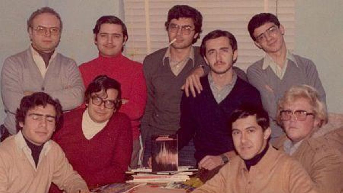 Arriba a la izquierda, con sus compañeros del grupo literario Parsec