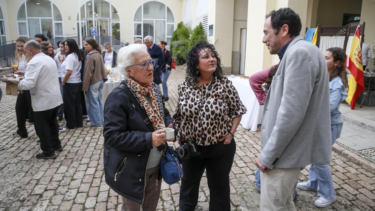 Jóvenes alemanes y españoles se unen para rendir homenaje a los inmigrantes españoles