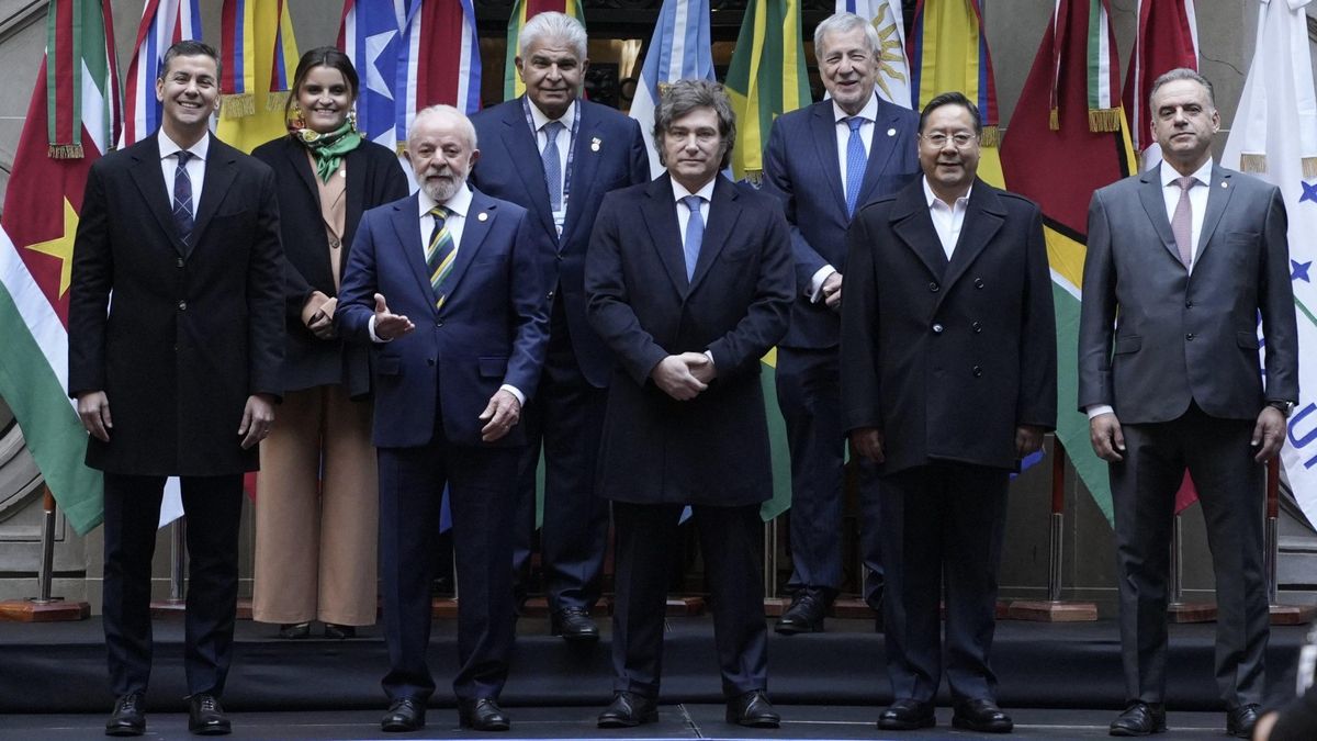 Milei en la cumbre del Mercosur 2025.