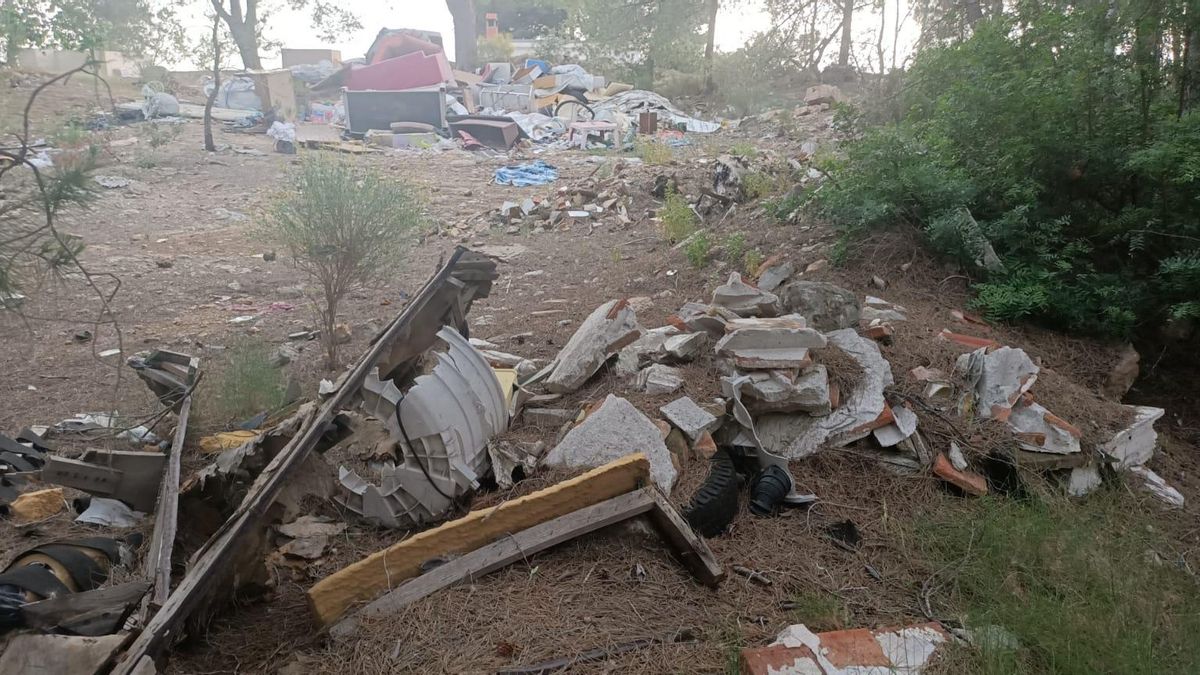 Vertedero ubicado en el punto número 1 de la Línea de Actuación Inmediata.