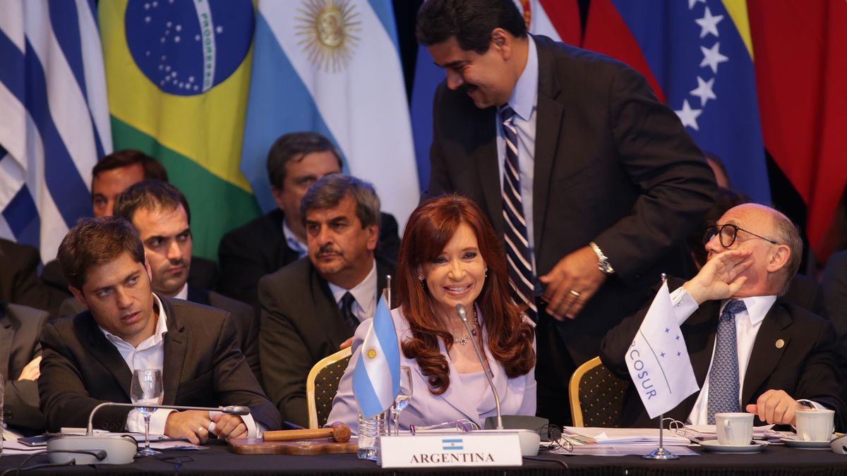 Cristina Fernández de Kirchner junto a Nicolás Maduro y Axel Kicillof en una cumbre del Mercosur en 2014