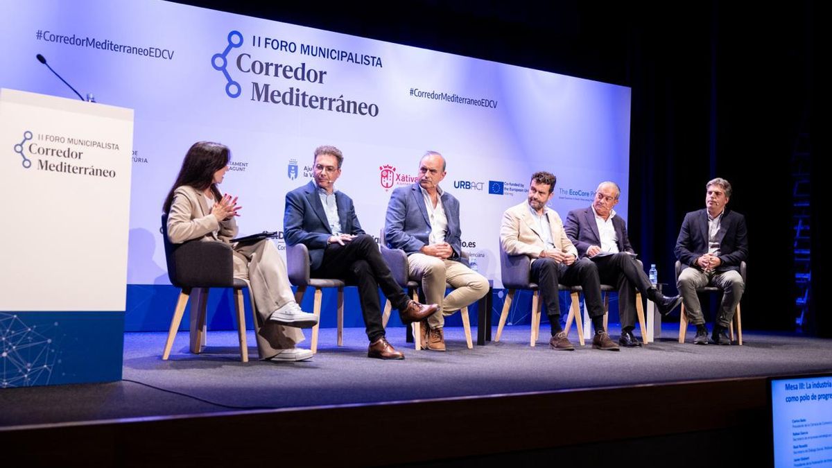 Los agentes económicos han cerrado la jornada del Corredor Mediterráneo en Villena.
